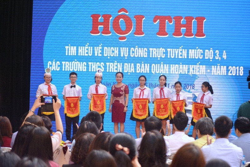 Học sinh Hà Nội hào hứng thi “Tìm hiểu dịch vụ công trực tuyến"
