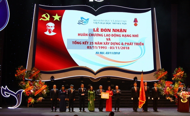 Viện Đại học Mở Hà Nội kỷ niệm 25 năm thành lập và đón nhận Huân chương Lao động hạng Nhì