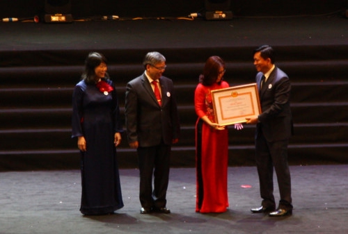 Viện Đại học Mở Hà Nội kỷ niệm 25 năm thành lập và đón nhận Huân chương Lao động hạng Nhì - Ảnh minh hoạ 3