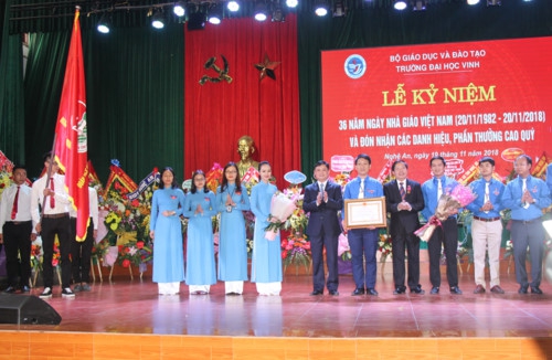 ĐH Vinh đón nhận nhiều danh hiệu cao quý dịp Ngày Nhà giáo Việt Nam - Ảnh minh hoạ 4