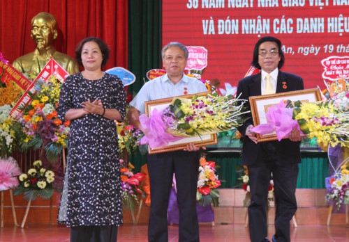 ĐH Vinh đón nhận nhiều danh hiệu cao quý dịp Ngày Nhà giáo Việt Nam - Ảnh minh hoạ 9