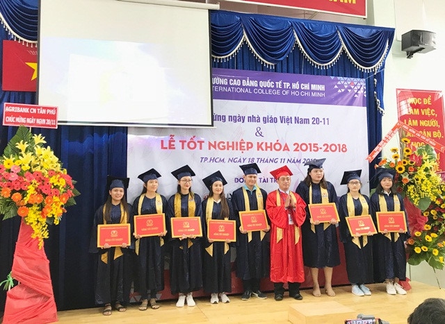Trường Cao đẳng Quốc tế TPHCM trao bằng tốt nghiệp cho 409 tân khoa