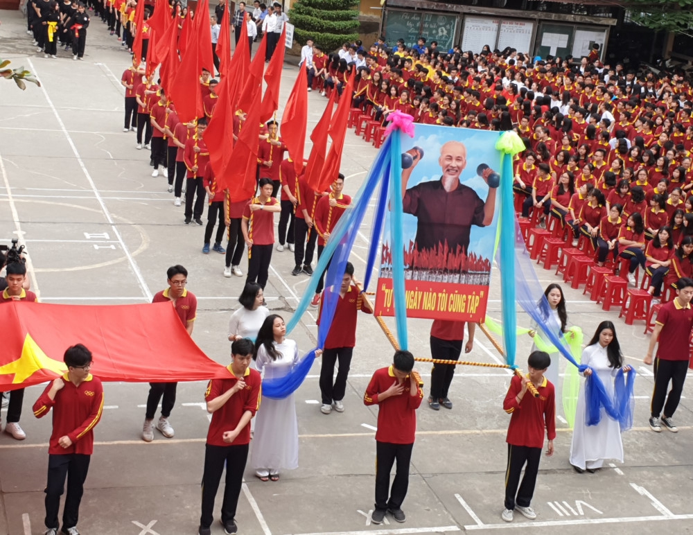 Học sinh Hải Phòng chào mừng 74 năm ngày thành lập Quân đội Nhân dân Việt Nam