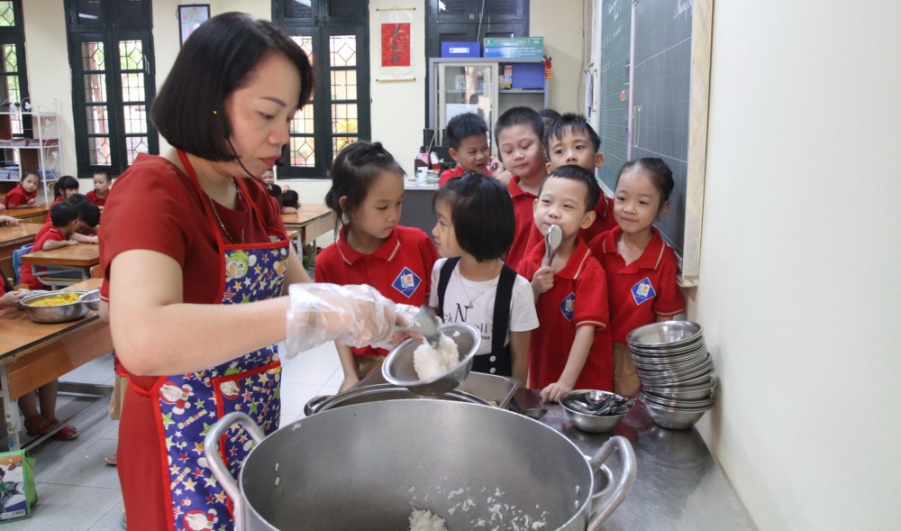 Hà Nội: 800.000 học sinh ăn bán trú trong 1 ngày
