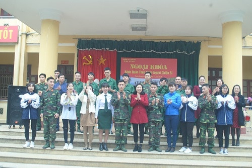 Học sinh Tuyên Quang “hành quân theo chân người chiến sĩ”