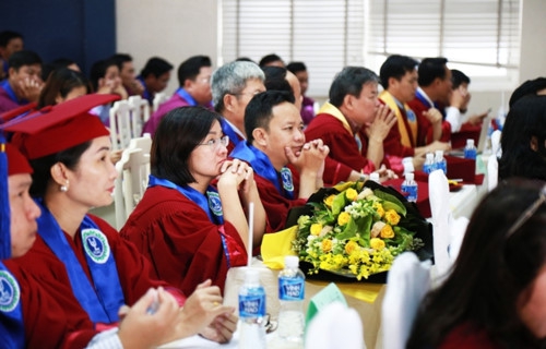 301 học viên cao học, nghiên cứu sinh Trường Đại học Luật TPHCM nhận bằng - Ảnh minh hoạ 3