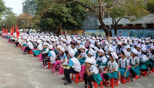 Hơn 1.000 thầy cô giáo và các em học sinh tham gia diễn đàn “Tiếp bước cha anh” - Ảnh minh hoạ 2