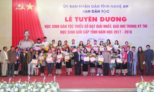 Nghệ An: Tuyên dương học sinh giỏi dân tộc thiểu số - Ảnh minh hoạ 4