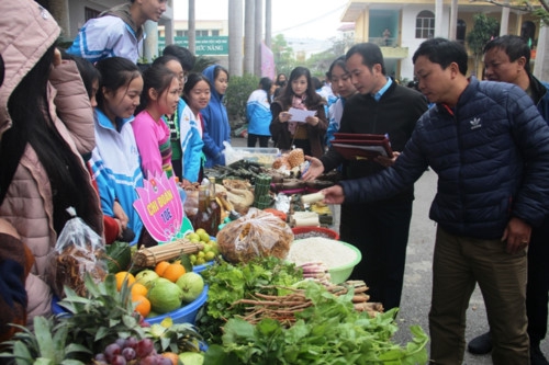 Tổ chức phiên chợ vùng cao giữa lòng thành phố - Ảnh minh hoạ 12