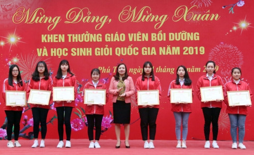 Phú Thọ khen thưởng học sinh giỏi quốc gia THPT năm 2019 - Ảnh minh hoạ 6