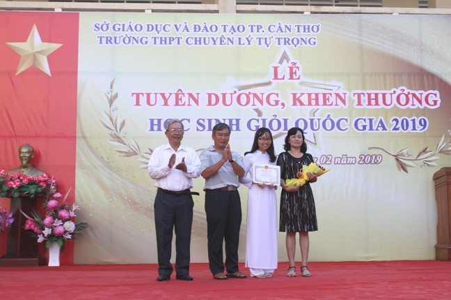 Cần Thơ tuyên dương, khen thưởng HS giỏi Quốc gia