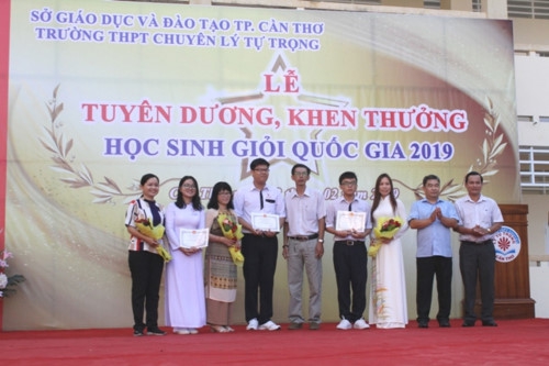 Cần Thơ tuyên dương, khen thưởng HS giỏi Quốc gia - Ảnh minh hoạ 3