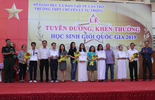 Cần Thơ tuyên dương, khen thưởng HS giỏi Quốc gia - Ảnh minh hoạ 4