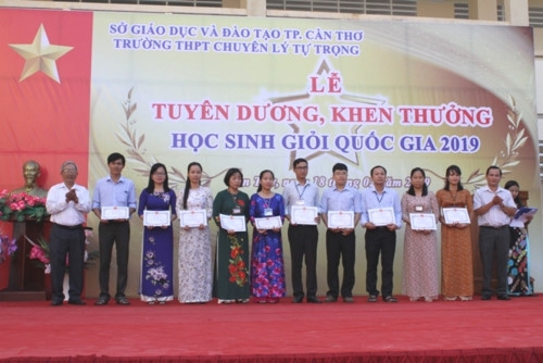 Cần Thơ tuyên dương, khen thưởng HS giỏi Quốc gia - Ảnh minh hoạ 6