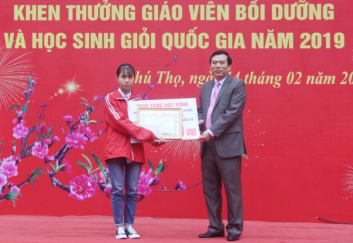 Phú Thọ khen thưởng học sinh giỏi quốc gia THPT năm 2019 - Ảnh minh hoạ 4