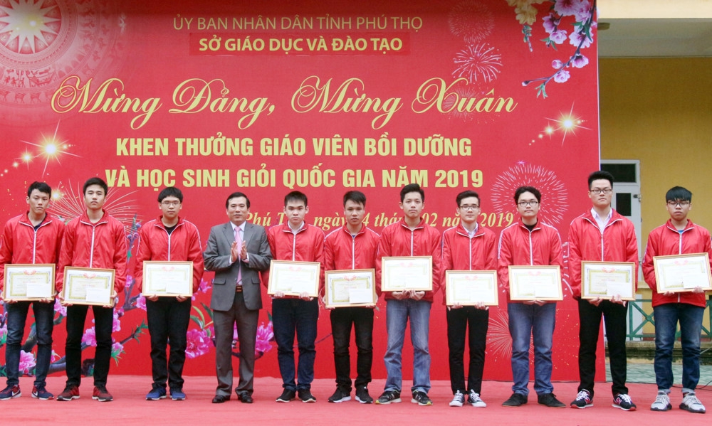 Phú Thọ khen thưởng học sinh giỏi quốc gia THPT năm 2019