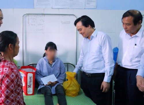 Bộ trưởng Phùng Xuân Nhạ làm việc với tỉnh Hưng Yên về vụ việc một nhóm học sinh đánh bạn tại Trường THCS Phù Ủng - Ảnh minh hoạ 3