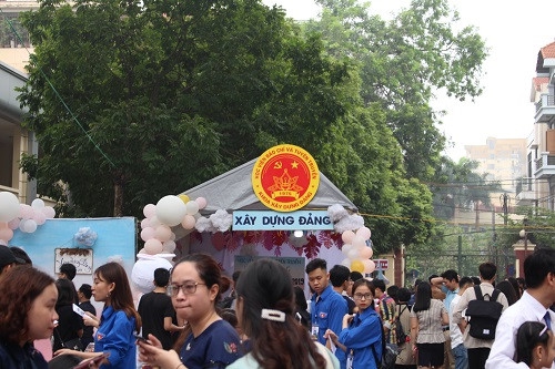 Tưng bừng Ngày hội Tư vấn tuyển sinh - Hướng nghiệp năm 2019 - Ảnh minh hoạ 11