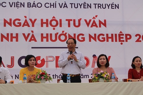 Tưng bừng Ngày hội Tư vấn tuyển sinh - Hướng nghiệp năm 2019 - Ảnh minh hoạ 9