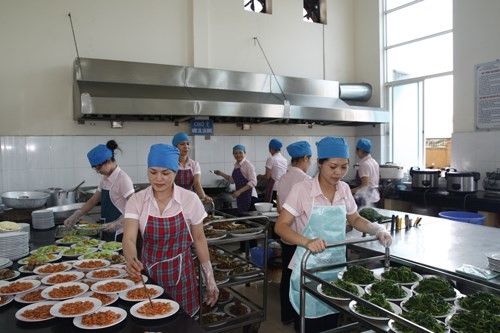 Hòa Bình chấn chỉnh an toàn thực phẩm trong bếp ăn trường học