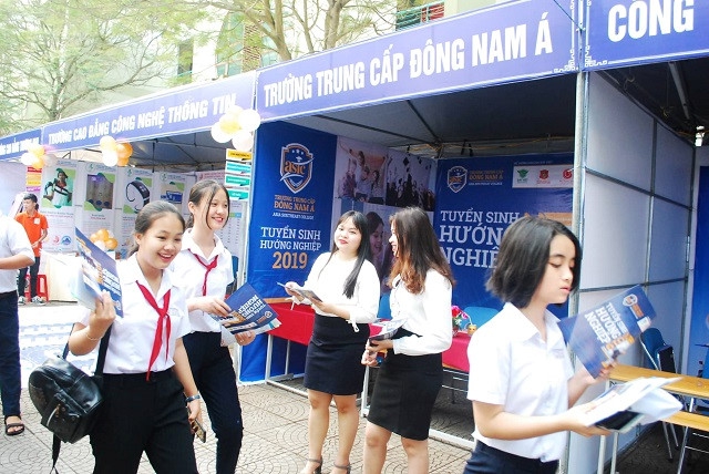 Hơn 10.000 học sinh Đà Nẵng tham gia ngày hội tư vấn giáo dục nghề nghiệp