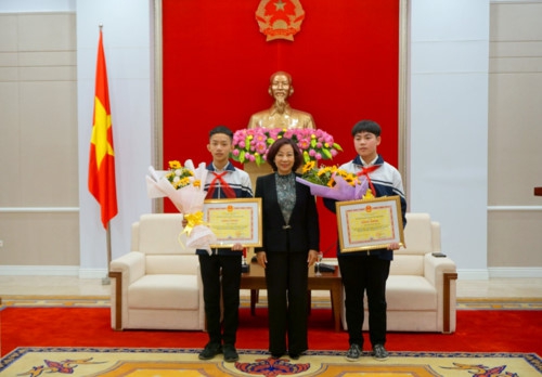 Quảng Ninh: Khen thưởng 2 học sinh đoạt giải nhất cuộc thi KHKT quốc gia - Ảnh minh hoạ 3