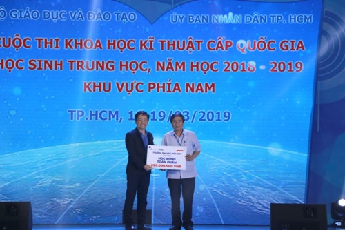 NHG trao học bổng cho thí sinh tài năng hội thi KHKT cấp quốc gia 2019 - Ảnh minh hoạ 4