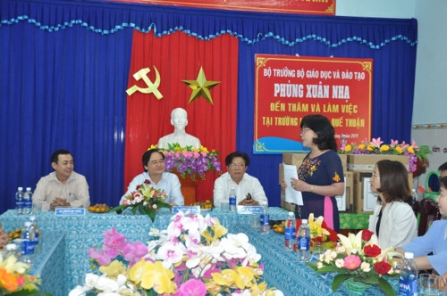 Bộ trưởng Phùng Xuân Nhạ thị sát thực tế trường lớp tại huyện Quế Sơn, Quảng Nam - Ảnh minh hoạ 3