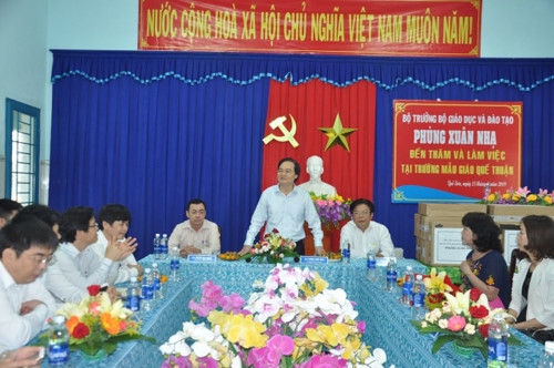Bộ trưởng Phùng Xuân Nhạ thị sát thực tế trường lớp tại huyện Quế Sơn, Quảng Nam - Ảnh minh hoạ 2