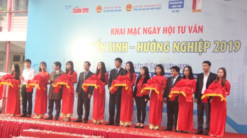 Đề thi THPTQG 2019 vẫn bám sát chuẩn kiến thức, chủ yếu là chương trình lớp 12 - Ảnh minh hoạ 2