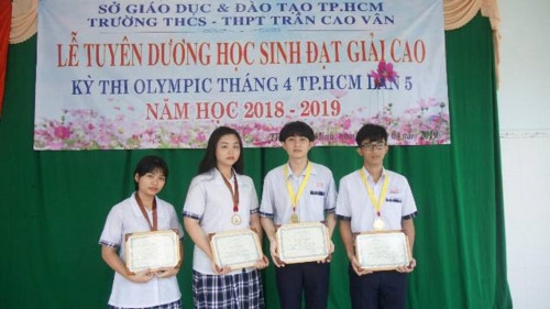 Trường THCS-THPT Trần Cao Vân tuyên dương, trao thưởng HS giỏi cấp Thành phố - Ảnh minh hoạ 3