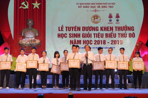 Tuyên dương 1.000 học sinh giỏi tiêu biểu của Thủ đô - Ảnh minh hoạ 2