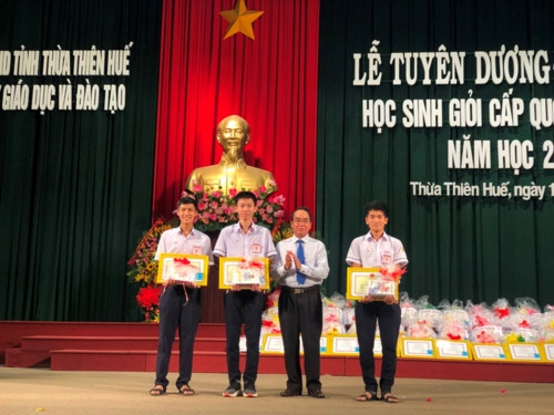 Thừa Thiên - Huế: Tuyên dương và phát thưởng HS đạt kết quả cao trong các kỳ thi HS giỏi - Ảnh minh hoạ 2