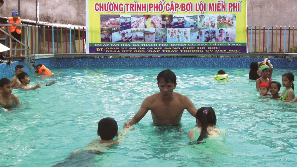 Nỗ lực “xóa mù” bơi cho học sinh vùng sông nước