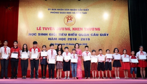 Quận Cầu Giấy (Hà Nội) khen thưởng học sinh tiêu biểu xuất sắc - Ảnh minh hoạ 5