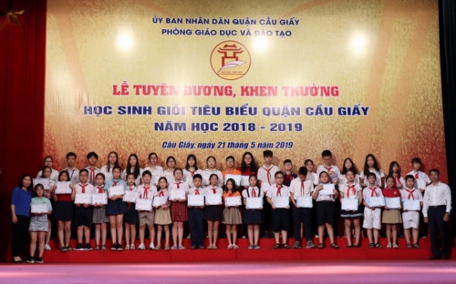 Quận Cầu Giấy (Hà Nội) khen thưởng học sinh tiêu biểu xuất sắc - Ảnh minh hoạ 6