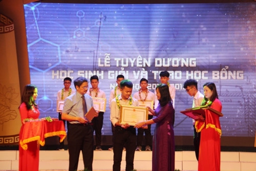 Hà Tĩnh tuyên dương, khen thưởng học sinh giỏi các cấp - Ảnh minh hoạ 6