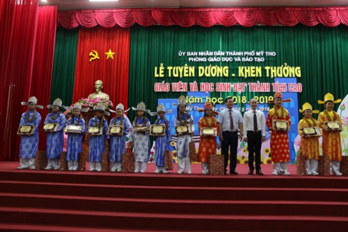 Tiền Giang: TP Mỹ Tho vinh danh 297 giáo viên và học sinh đạt thành tích cao - Ảnh minh hoạ 2