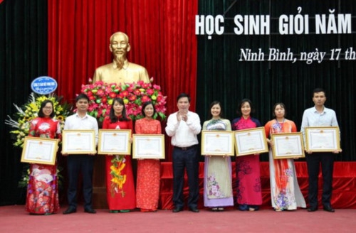 Ninh Bình tuyên dương học sinh giỏi năm học 2018 - 2019 - Ảnh minh hoạ 3