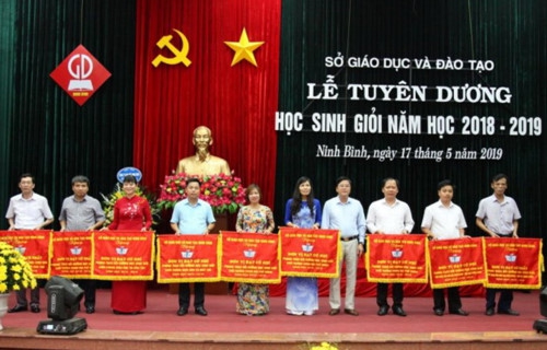 Ninh Bình tuyên dương học sinh giỏi năm học 2018 - 2019 - Ảnh minh hoạ 2