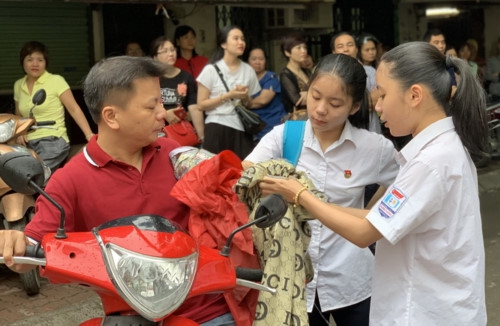 Sáng nay, gần 86.000 thí sinh Hà Nội làm bài thi môn Ngữ văn vào lớp 10 - Ảnh minh hoạ 4