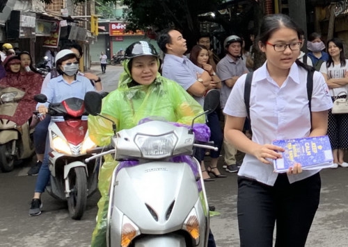 Sáng nay, gần 86.000 thí sinh Hà Nội làm bài thi môn Ngữ văn vào lớp 10 - Ảnh minh hoạ 8