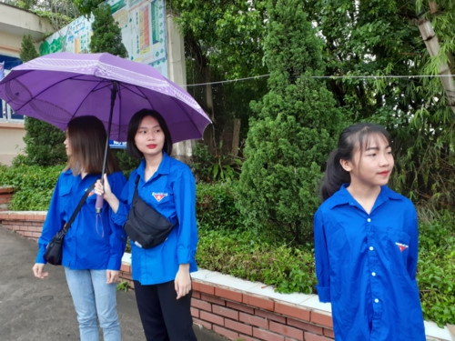 Điện Biên: Thí sinh đội mưa đến trường thi - Ảnh minh hoạ 3