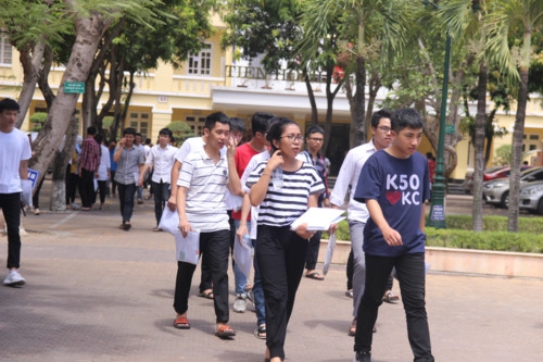 Kết thúc bài tổ hợp Khoa học tự nhiên: Thí sinh tự tin với môn Lý, Sinh - Ảnh minh hoạ 23