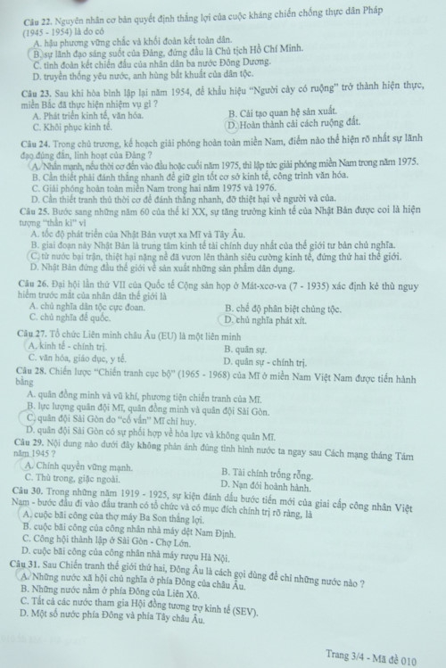 Kết thúc thi Lịch sử, Ngoại ngữ: Đề thi dễ chịu… như thời tiết Hà Nội - Ảnh minh hoạ 4