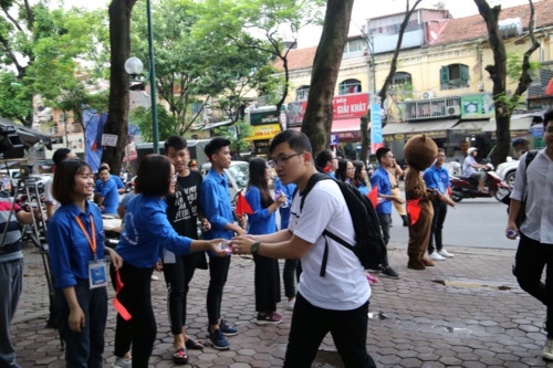 887.104 thí sinh đến làm thủ tục dự thi THPT quốc gia - Ảnh minh hoạ 2