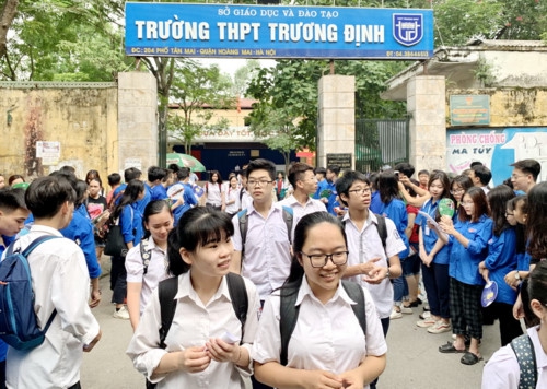 Thí sinh Hà Nội hoàn thành bài thi cuối tuyển sinh vào lớp 10 - Ảnh minh hoạ 7
