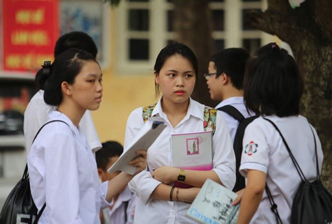 Tuyển sinh lớp 10 tại Hà Nội: Điểm chuẩn giảm, chất lượng tăng