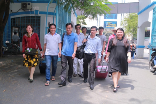 Cán bộ giảng viên Trường ĐH Công nghiệp thực phẩm TP.HCM lên đường coi thi THPT quốc gia ở tỉnh Bình Thuận /// Ảnh:T.S