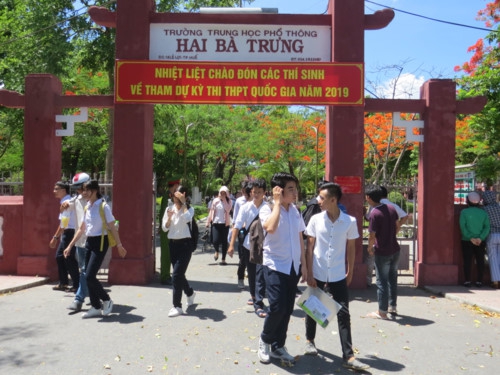 Kết thúc bài tổ hợp Khoa học tự nhiên: Thí sinh tự tin với môn Lý, Sinh - Ảnh minh hoạ 3